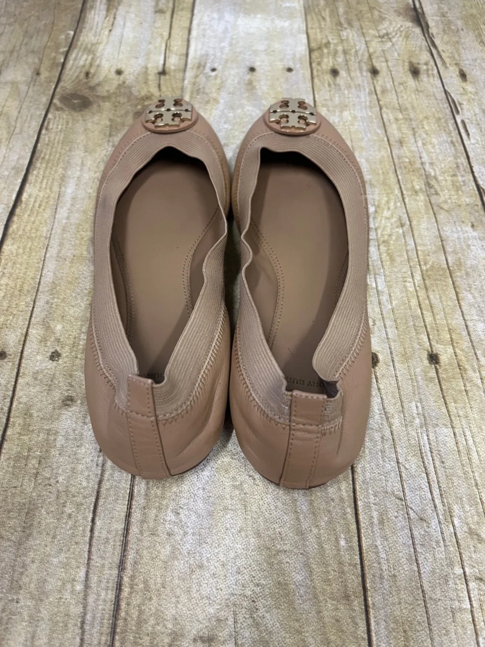 Tory Burch Women's Nude Leather Ballet Flats with Gold Emblem size 6.5